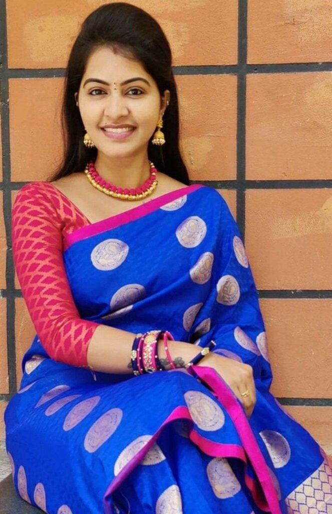 Blue Saree with a Contrast Blouse in Pink with matching makeup & jewellery